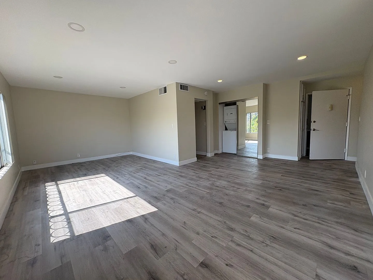 Peerless Apartments — Photo 2