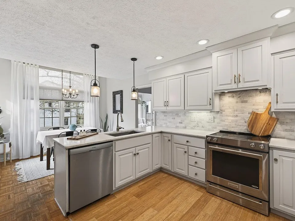 2244 E Cape Cod Dr