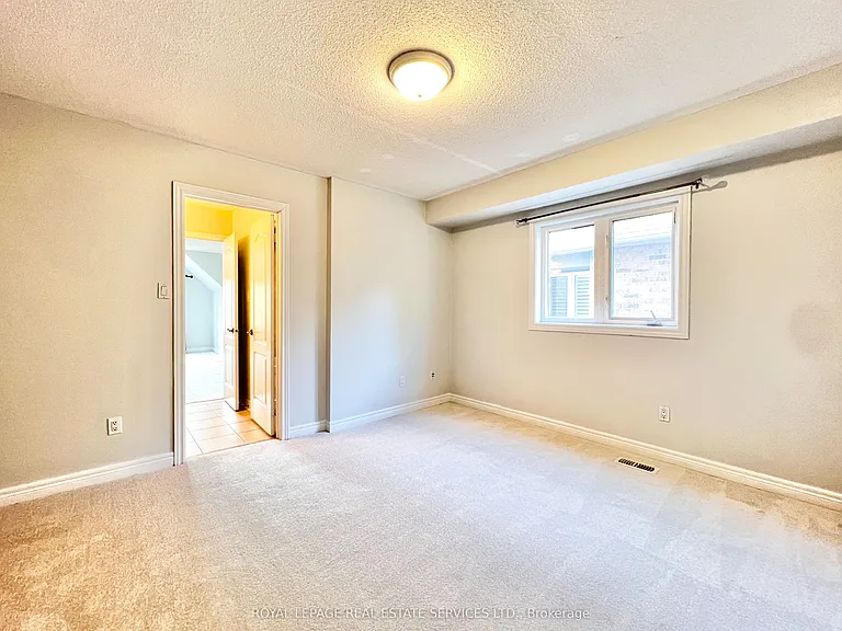 3306 Fox Run Cir — Photo 31