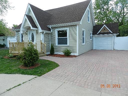1st image of 7020 W 95th Pl