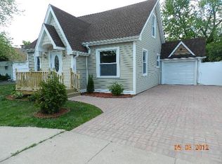 7020 W 95th Pl, Oak Lawn, IL