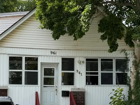 961 Campbell Ave, Windsor, ON N9B 2J4