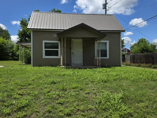 109 N 7th St, McLoud, OK 74851