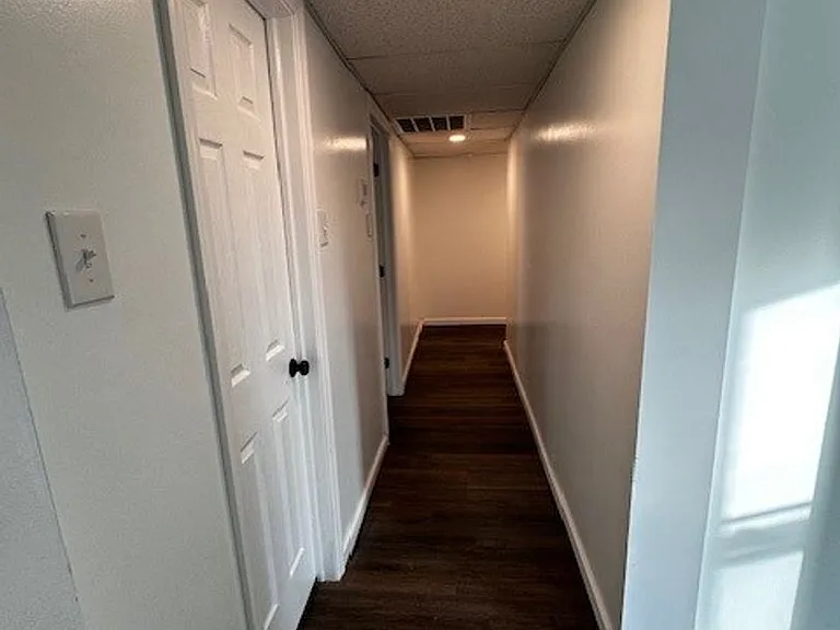 140 E Market St — Photo 6
