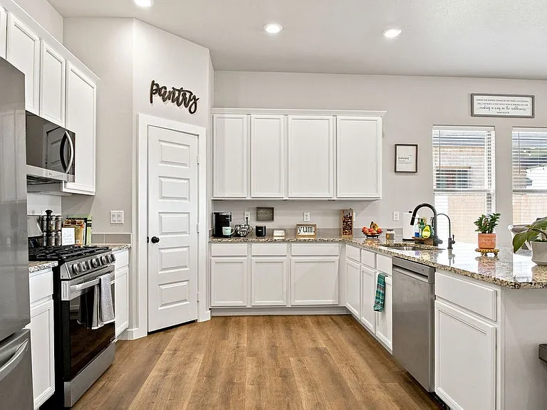 10401 Pronghorn Rd — Photo 6