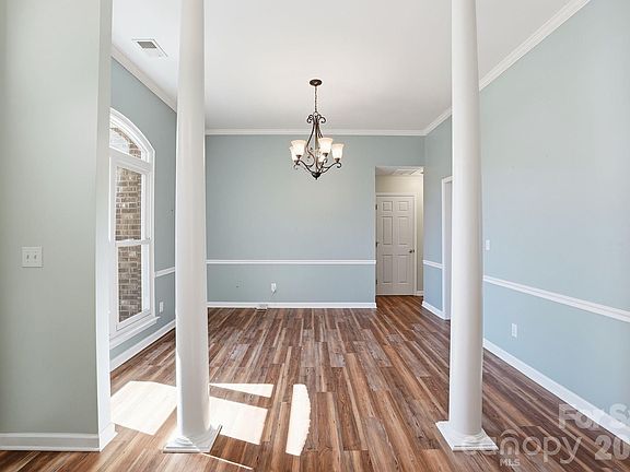 5th image of 9332 Broken Pine Ln