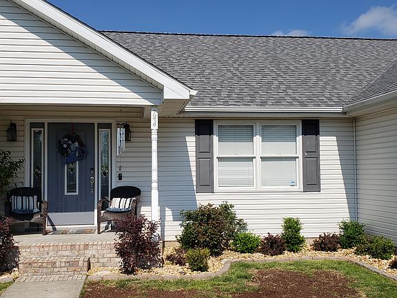 3rd image of 744 Osborne Ln