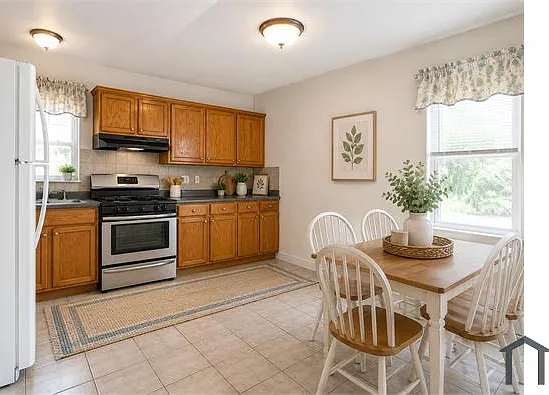 411 Main St #3R