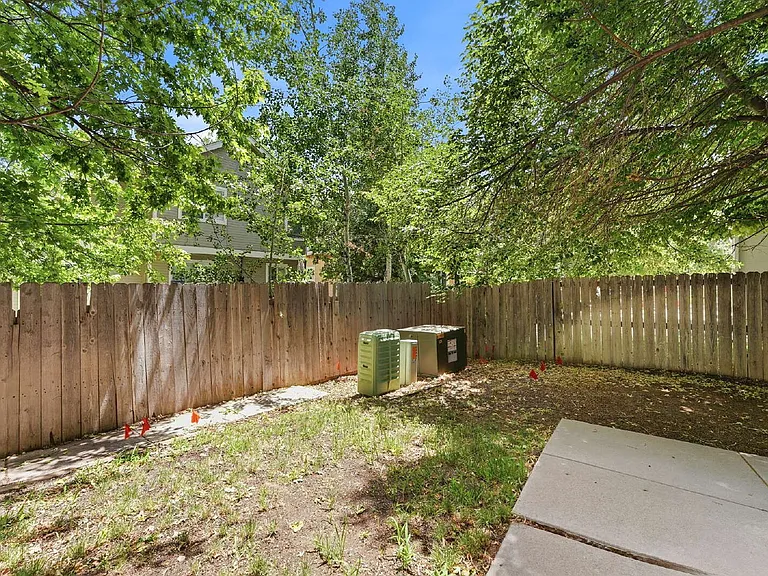 17624 Peyton Dr — Photo 28