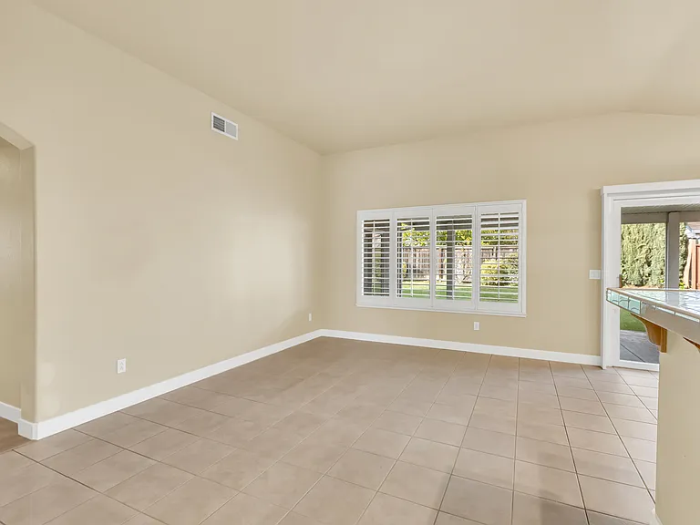 8795 Monterey Oaks Dr — Photo 18