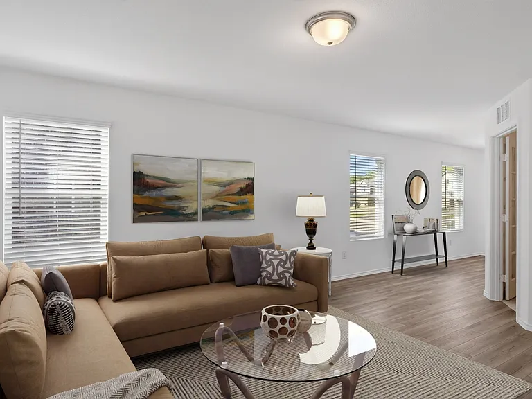 605 Grenada Lake Dr — Photo 6