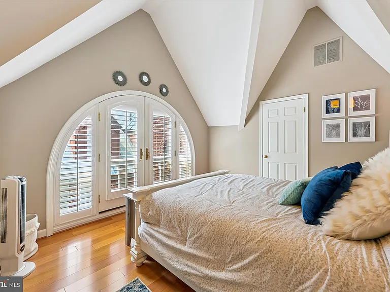 116 N Union St — Photo 13