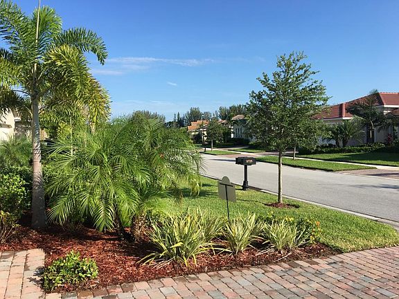 4th image of 9725 SW Royal Poinciana Dr