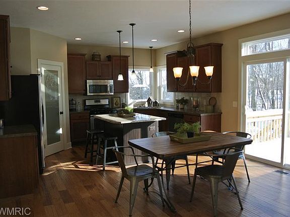 3rd image of 3240 Primrose Dr
