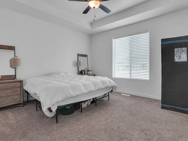2409 E Woodbury Ln — Photo 10