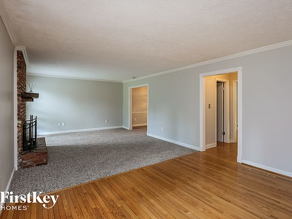 5th image of 2912 Timberline Rd