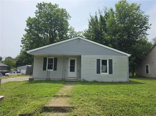 120 E 6th St, Tonganoxie, KS 66086