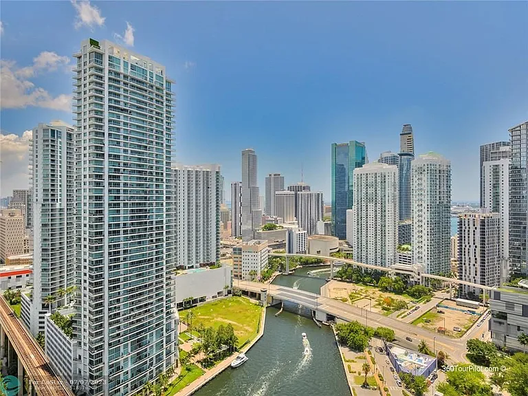 690 SW 1st Ct #2526 — Photo 3