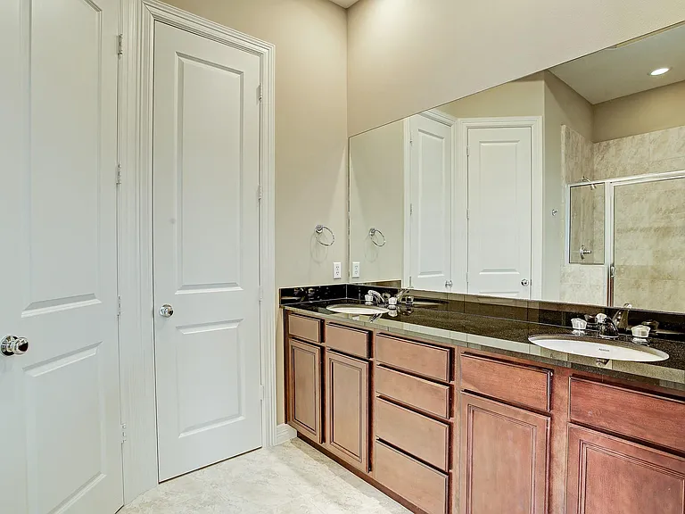 3830 Centerplaza Dr — Photo 10