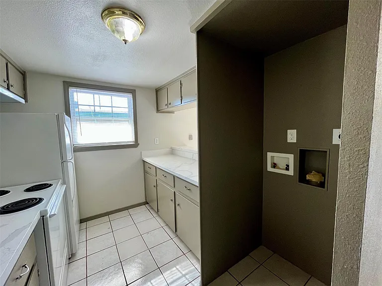 1042 W Village Ct #D — Photo 13