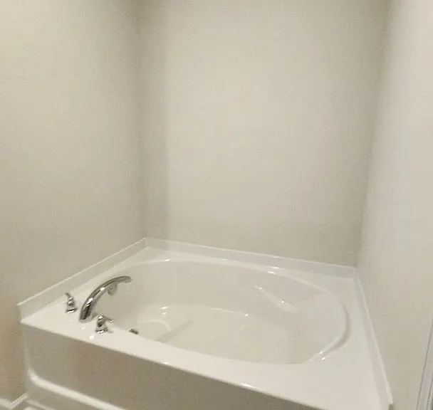 655 Mackenzie Cv — Photo 10