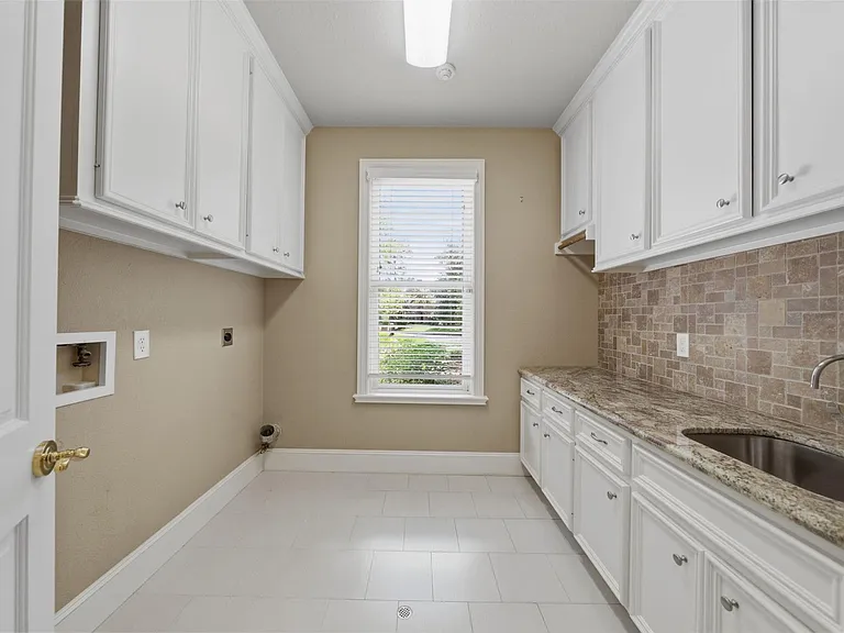 13714 Gainesway Dr — Photo 36