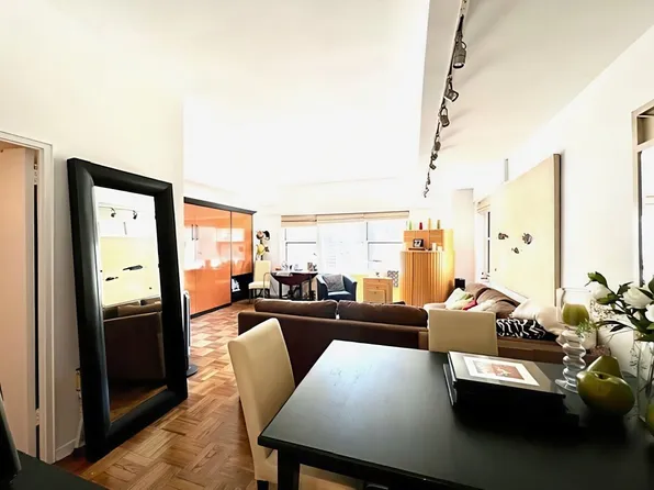 251 East 51st Street image 2 of 14