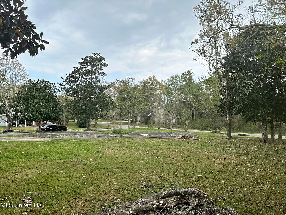 2nd image of 101 Evergreen Dr #20