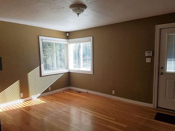 3rd image of 2302 Bush Ave NW