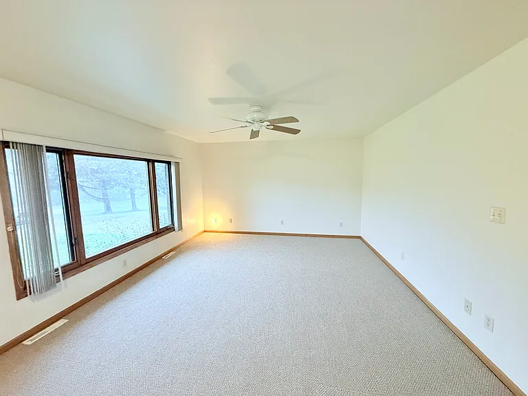 W249S7860 Center Dr — Photo 4