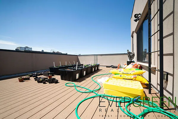 Rented by Pinn Realty | media 9