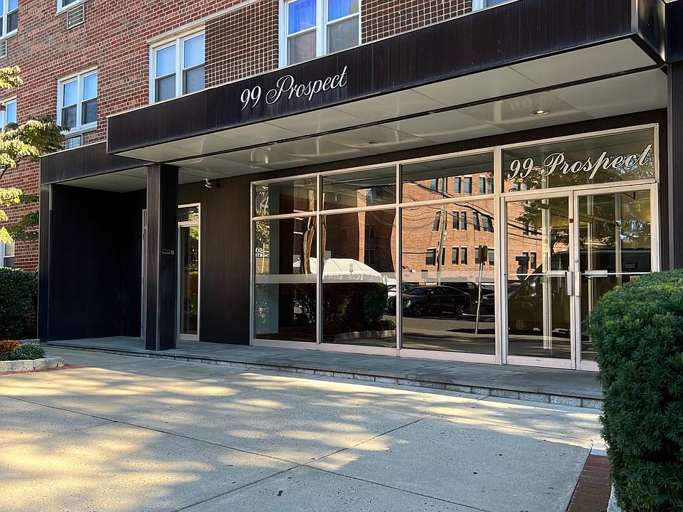 Two Blocks from Vibrant Bedford Street for restaurants, markets and fun filled entertainment.'