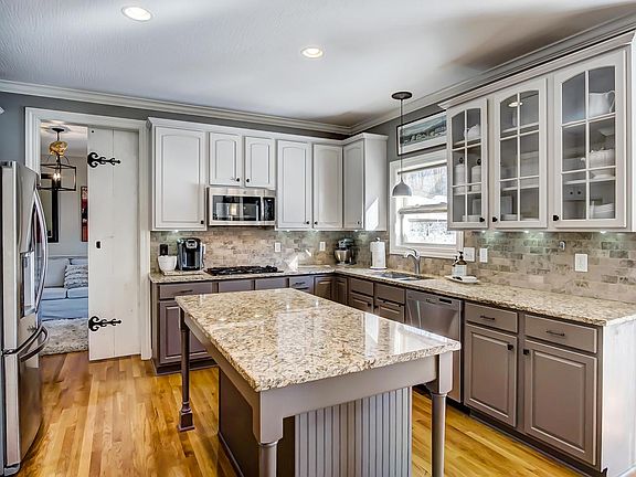 4th image of 3725 Linda Lou Way