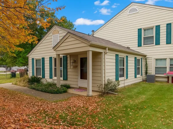 2631 Thornbrier Ct, Lake Orion, MI 48360