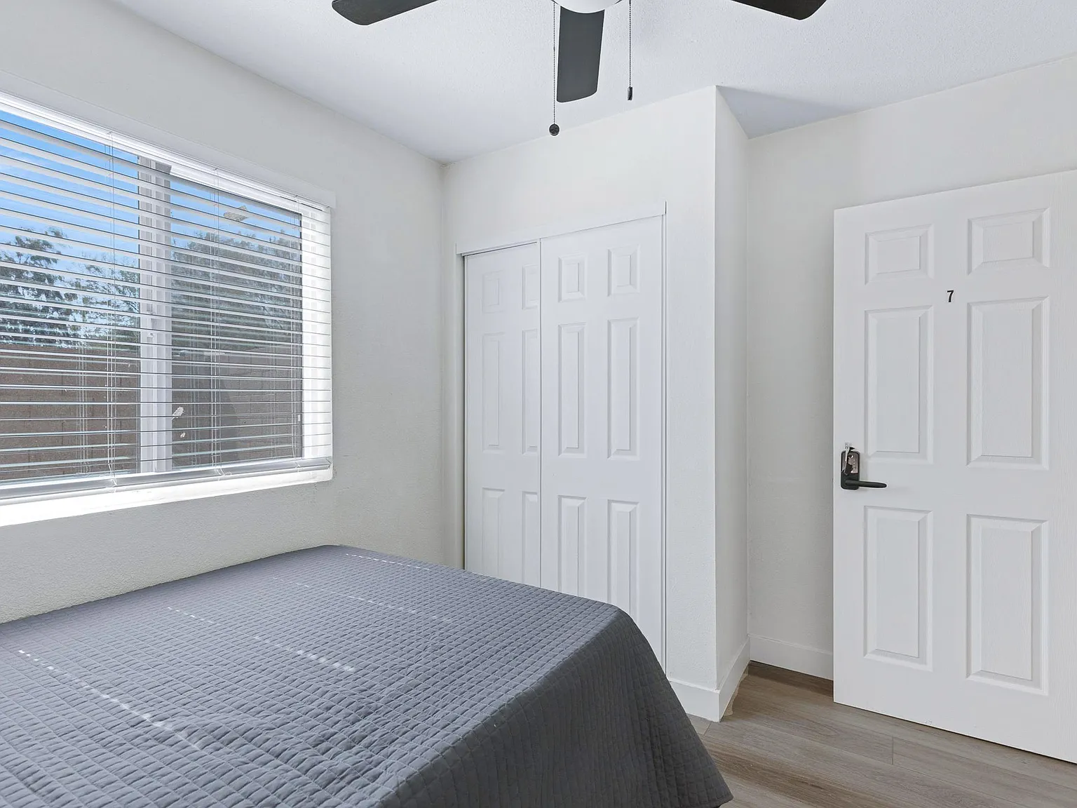 4 bed, 6.0 bath, 2500 sqft, $862 — Photo 2