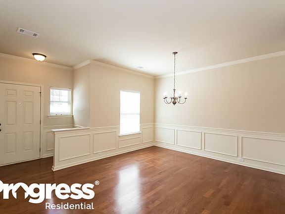 4th image of 3760 Brookhollow Dr