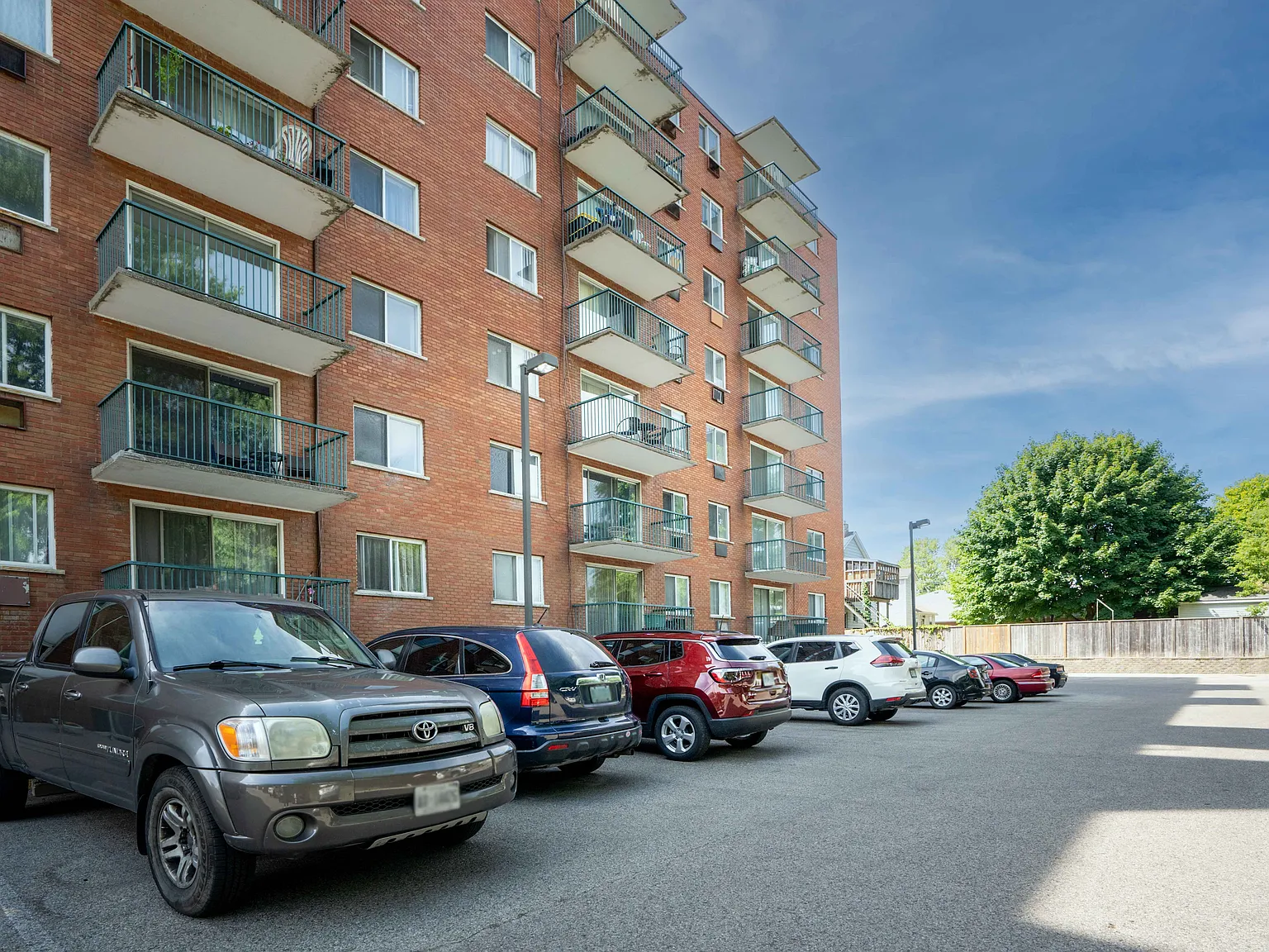 Riverview Tower Apartments — Photo 4