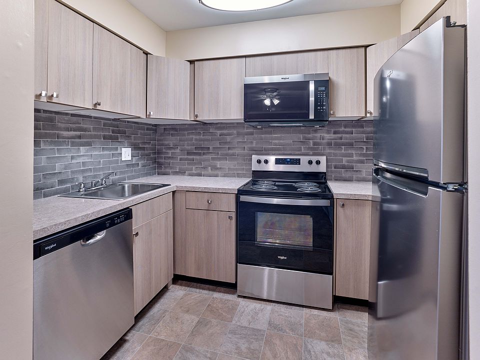 Fully renovated kitchen with stainless steel appliances at 42 West Apartments in Merchantville, NJ