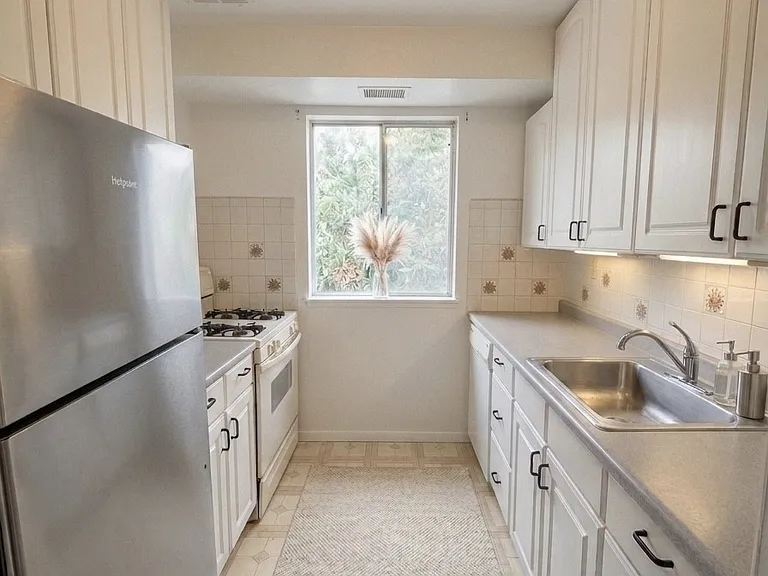 9921 Bustleton Ave — Photo 2