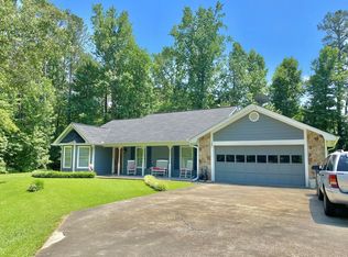 17 Woodstream Dr, Tallapoosa, GA 30176