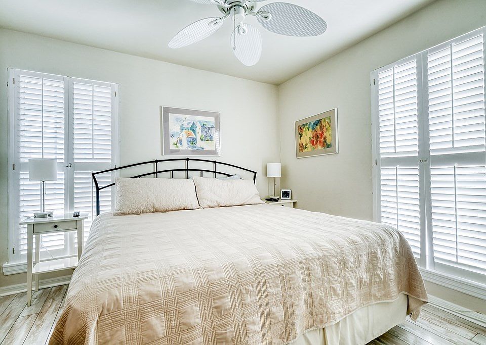 550 1st St Cedar Key FL Zillow