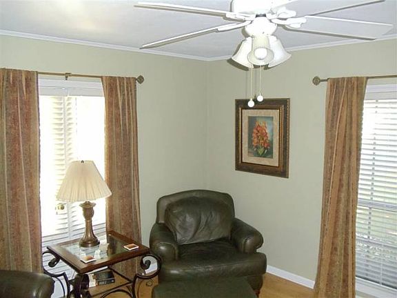 5th image of 121 Countryview Dr