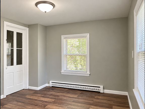 3rd image of 1021 Hudson Rd