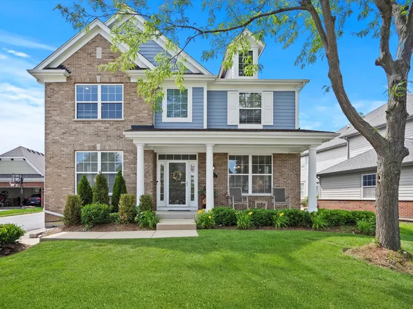 1678 N Woods Way, Vernon Hills, IL 60061