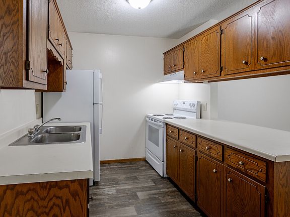 2nd image of 427 33rd Ave N