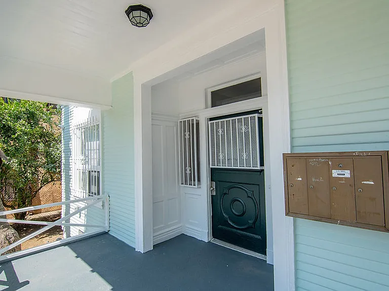 1017 S Burlington Ave — Photo 15