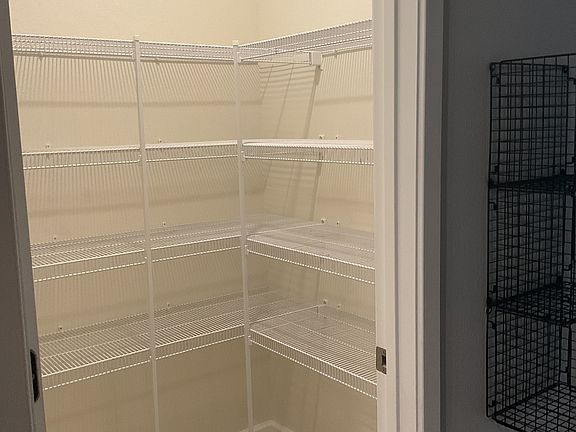 5th image of 904 Carmillion Ct