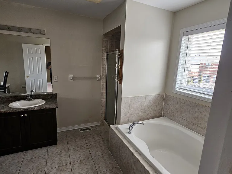 3 Kaufman Dr #UPPER — Photo 12