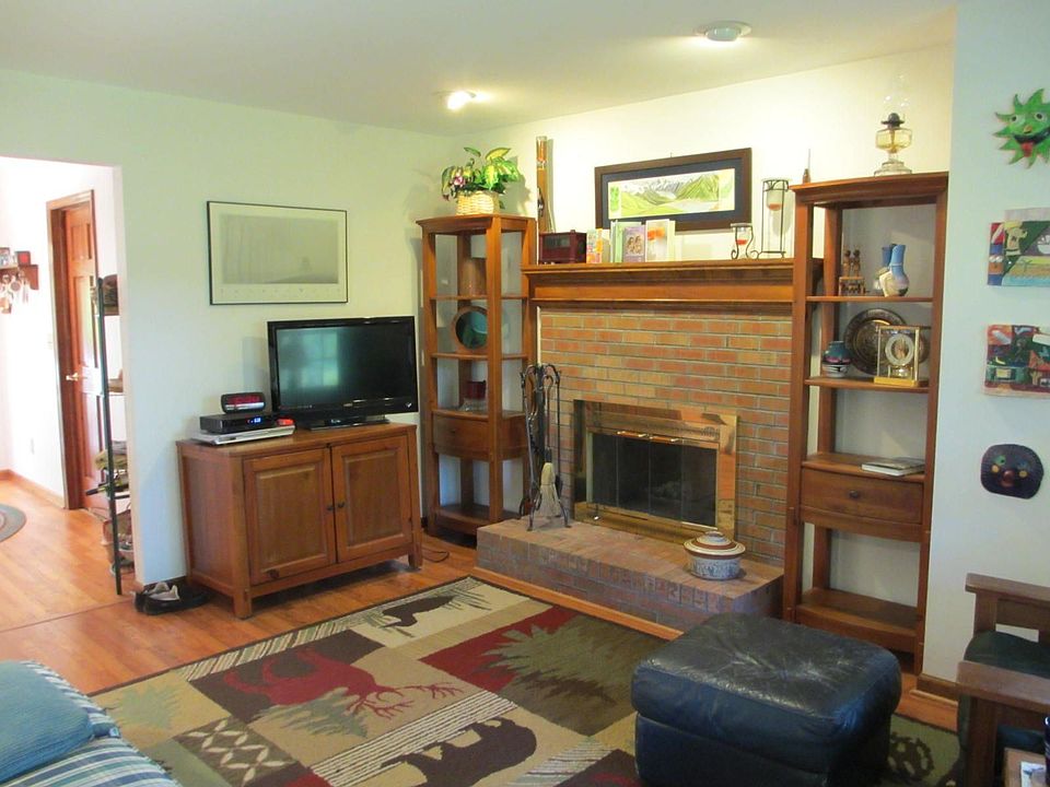 1st image of 2 Hilltop Ct