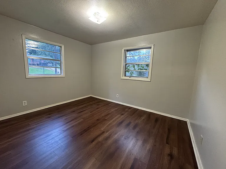 5719 Fairchild Dr — Photo 10